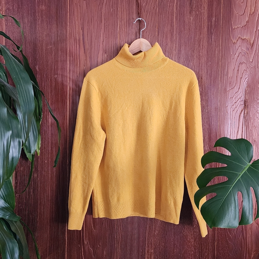 Uniqlo Yellow Wool Turtleneck Medium